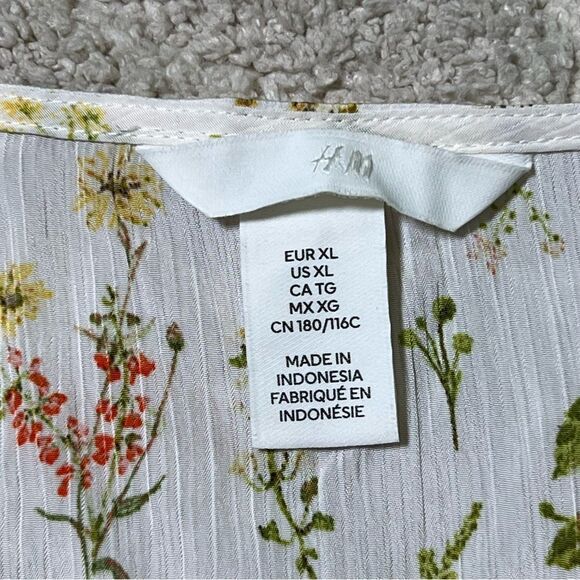 H&M flowy floral top 🌺 cropped 🌺 EUC 🌺 size XL - Picture 2 of 4
